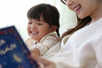 「平成1桁生まれの女性」が実家で見つけた25年前のシール帳が話題　「残ってんのすごおぉ」