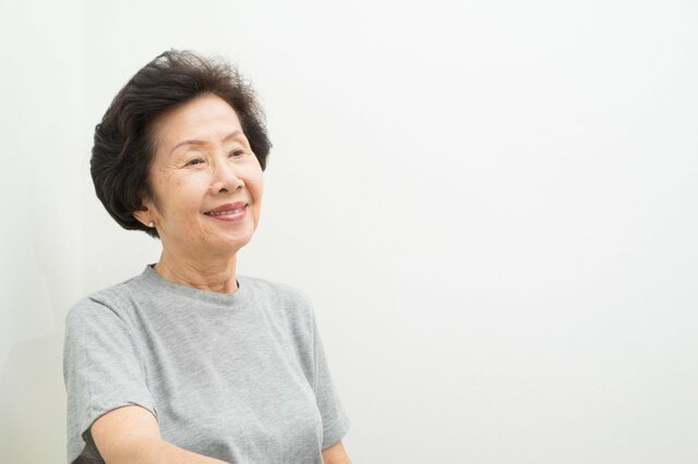 「2026年度もまた年金が実質目減り…」【70歳代おひとりさま】平均貯蓄額＆中央値はいくらか「厚生年金と国民年金」の平均年金月額も