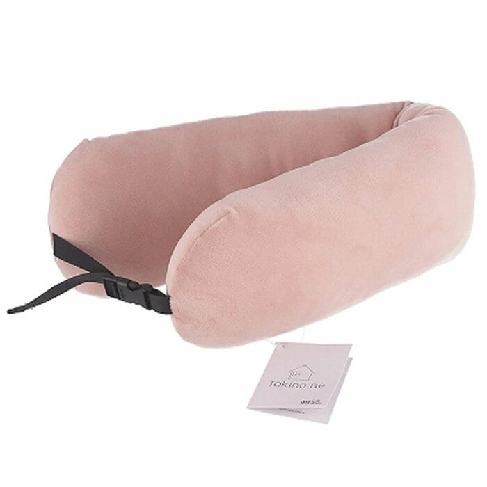 U字型の形状は首元にしっかりとフィットするように設計