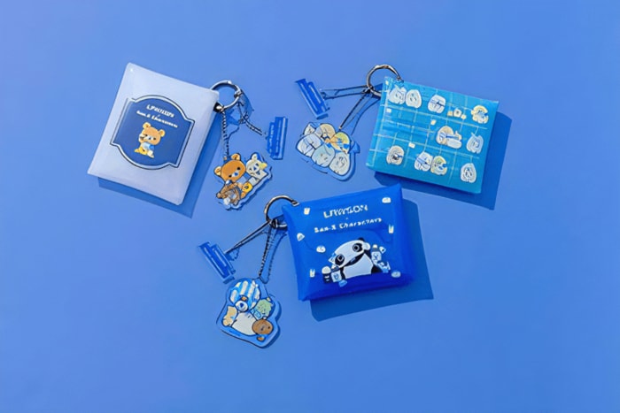 クリア素材がおしゃれな「チャーム付きクリアポーチ」