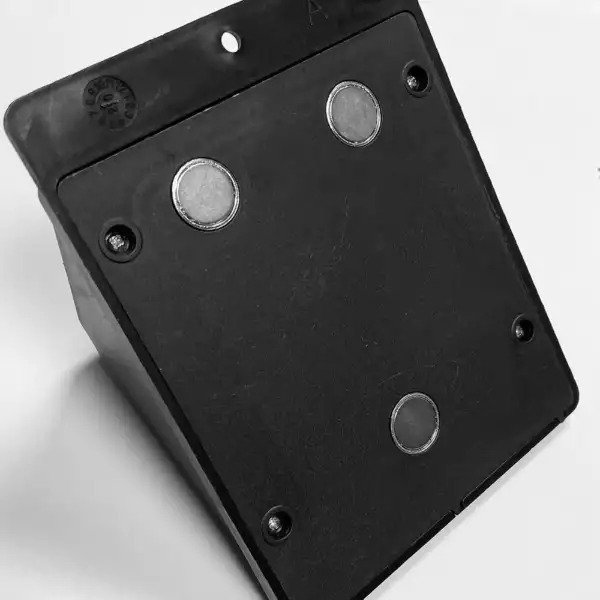 磁石が付く場所ならそのまま取り付けられます