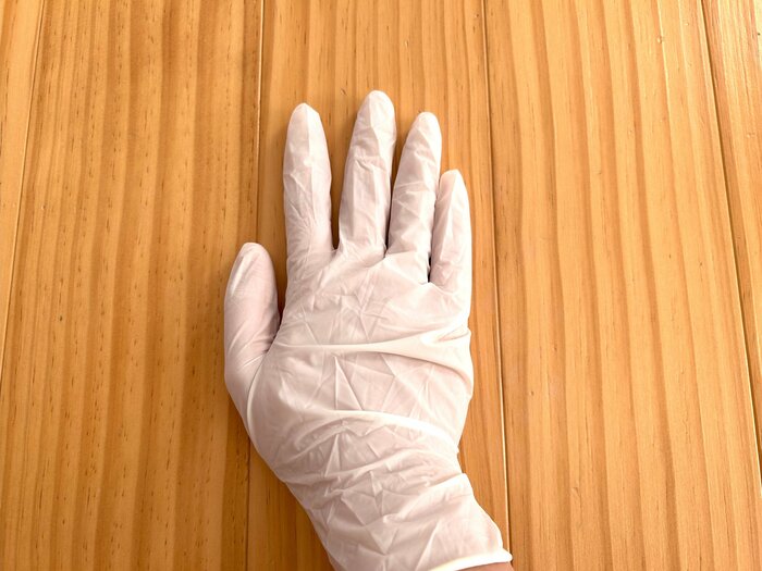 着けてみると、女性の手で少しゆとりがあります