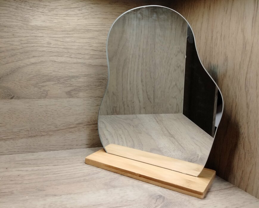 筆者撮影（ダイソー、竹製ミラー）