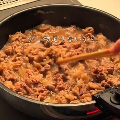 ネギやチーズなどのトッピングで味に変化をつけた【5種類の牛丼弁当】がボリューム満点！カラフルなお弁当に「牛丼とは思えない彩りでかわいい」の声