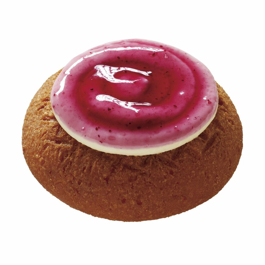 チーズホイップとブルーベリーソースをトッピング