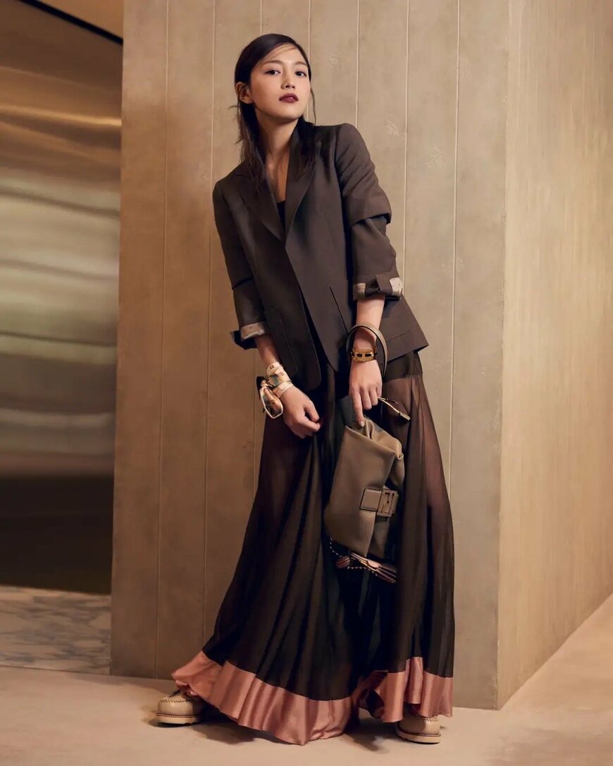 出所：フェンディ・ジャパン株式会社「「マンマ バゲット」の発売を記念し、川口春奈を起用したスペシャルムービーを公開！」