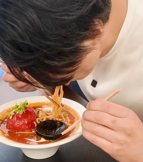 「道の駅 べに花の郷おけがわ」のトマト麺は酸味控えめ