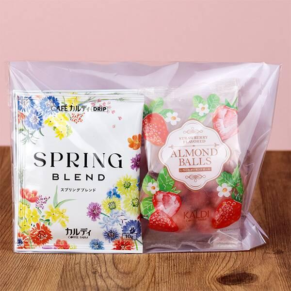 カルディ「スプリングブレンド＆いちごのアーモンドボールセット」