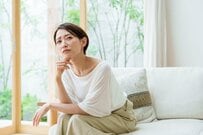 48歳パート主婦、79歳認知症母の老人ホームを探し中。「想定外の費用」や「身元保証人」などが不安です……。＜一覧表つき＞
