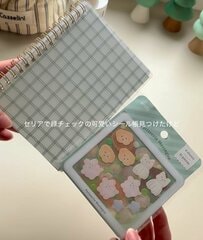 【100均DIY】プレゼントにぴったり！セリアのシール帳とシールで、世界にひとつの〈名入れシール帳〉を作る