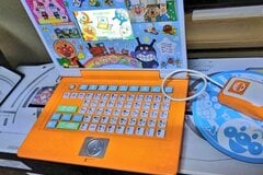 魔改造された「アンパンマンのパソコン」が話題　知育玩具に映し出された衝撃映像に思わず二度見