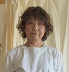 【61歳マダム】3種類のジーンズでカジュアルコーデ！洗練された大人のおしゃれに「本当に素敵」と称賛の声が続出