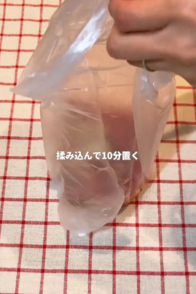 お肉を漬け込んで下準備
