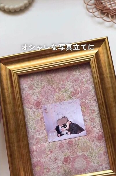 完成した布張りの写真立て
