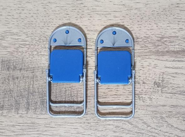 筆者撮影（山田化学株式会社、ミニチュアパイプ椅子 2P）