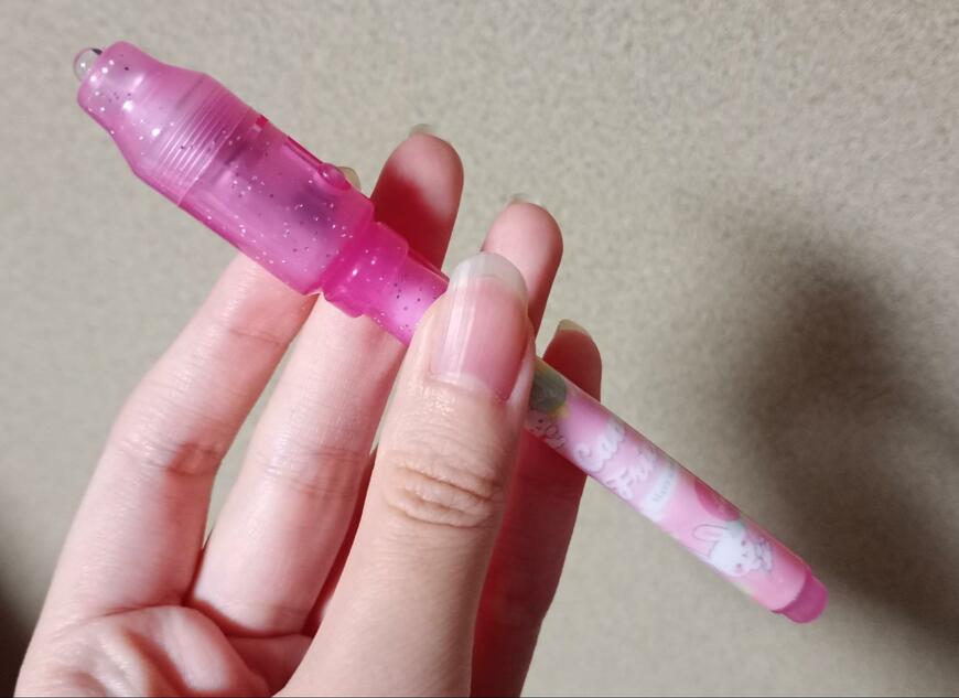 出所：筆者撮影（セリア、キラキラシークレットペン）