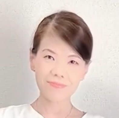 【60代マダム】急に“きちんと感”が必要になった日→還暦女子の勉強になる「セミフォーマルコーデ」に反響。頑張りすぎないバランス感覚に注目！