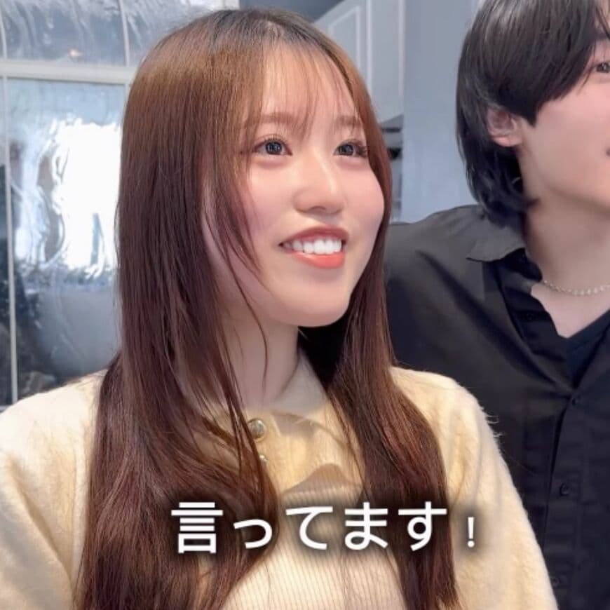 雰囲気を変えたい「ロングヘアの女性」→プロの似合わせカットで……「ミディアムヘア」に大胆イメチェン！「切って良かった」と笑顔