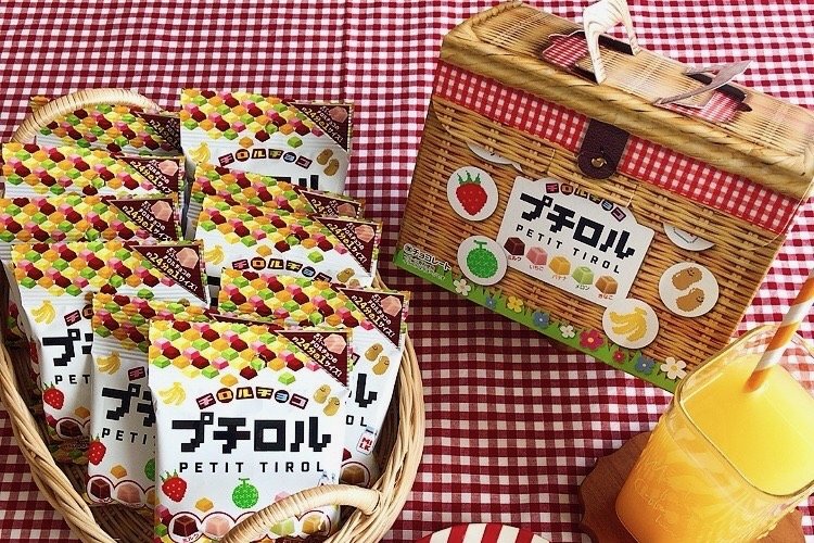 可愛いバスケットの中に【チロルチョコ】がいっぱい「ピクニック気分」味わえる新作