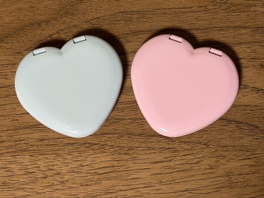 筆者撮影（セリア、ハート型 コンパクトミラー 魔法少女風）