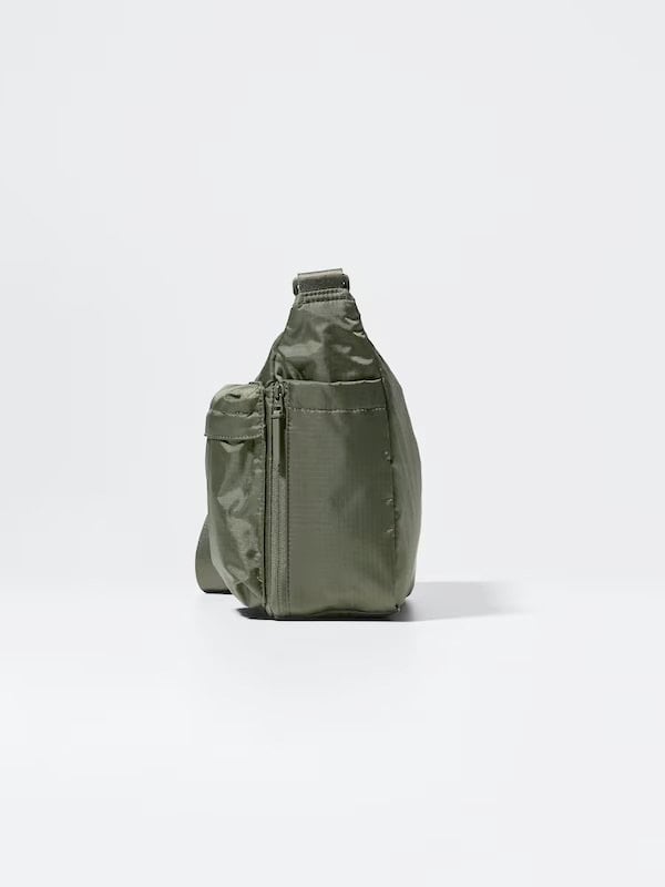 出所：ユニクロ公式　マルチポケットショルダーバッグ