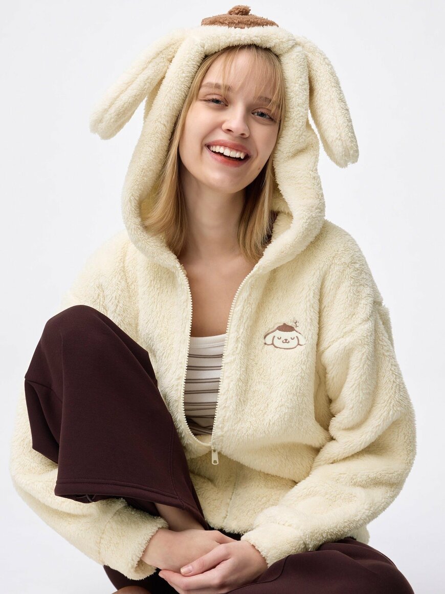 出所：GU公式　マシュマロフィールフルジップパーカ