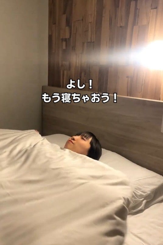 夕食は食べずに寝てしまう女性
