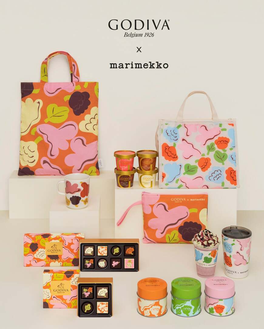 ゴディバ×マリメッコの限定デザインのバッグ、ポーチ、チョコレート、缶などを並べた写真