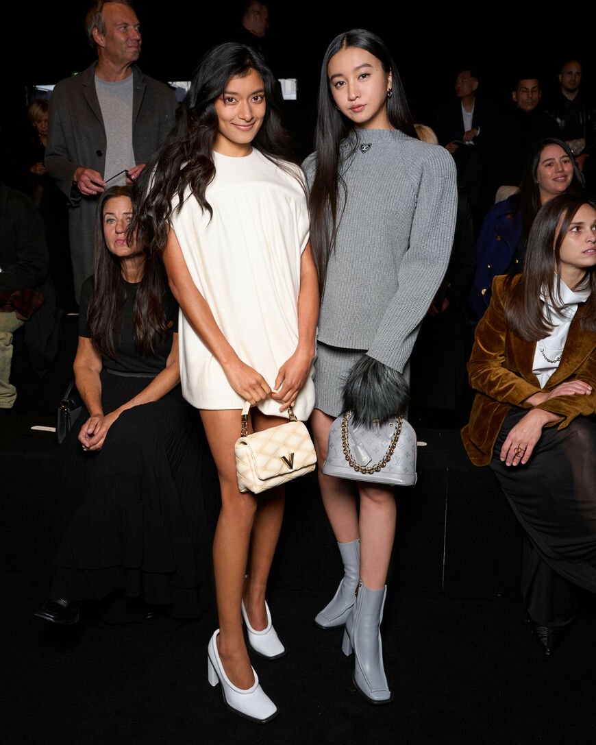 ショーに出席したローラ(左)とKōki,