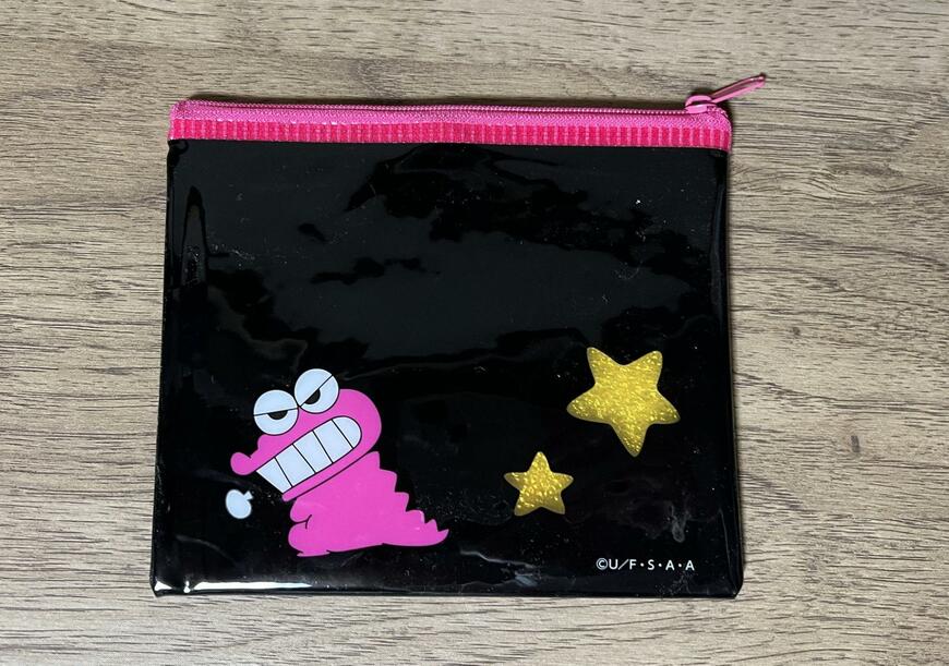 ダイソー、クレヨンしんちゃんミニフラットポーチの画像