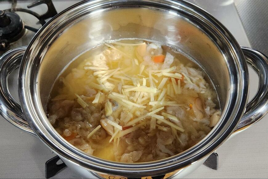 ホタテの炊き込みご飯を作っている途中