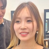 前髪の割れ・頬骨の出っ張り・面長に悩むロング女性→カット＆カラーで華やかな雰囲気に！「さらに可愛くなった！」の声