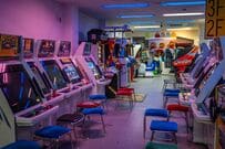 【懐かしい】2000年代ゲームコーナーをミニチュアで再現　自作クオリティが「最高っす」