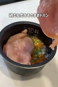 炊飯器で簡単に作る【鶏肉とブロッコリーをのせたピラフ弁当】が話題！