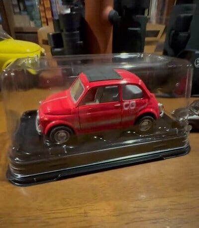 もっと大きなミニカーも入ります