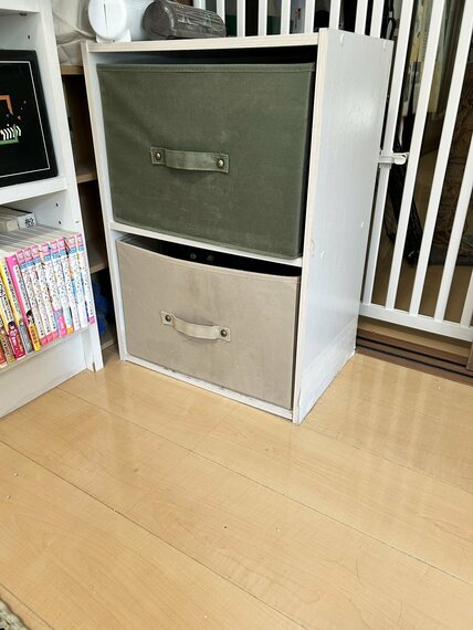 「ナニかが…いる…」引き出しの中から覗いていた黒猫 ひっそり送られた「視線」が可愛い
