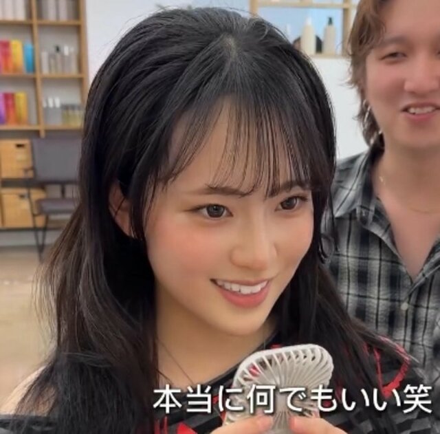 就活中のロングヘア女性が“1年半ぶり”にばっさりカット！大人っぽい「レイヤーボブ」にスタイルチェンジ