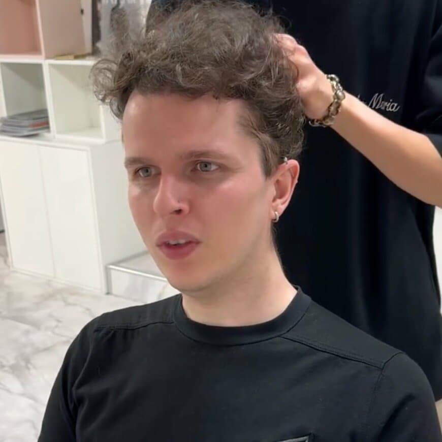 「全部ストレートほしい」外国人男性が縮毛矯正で衝撃イメチェン！「すげえ」とびっくり