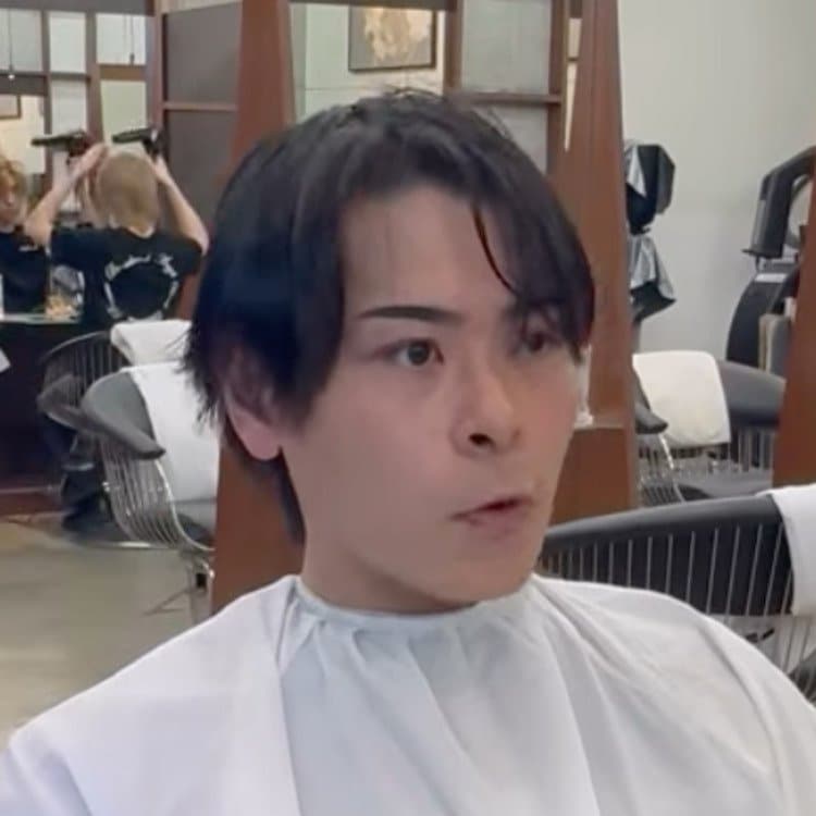 【大変身】「髪のボリュームに悩む男性」がプロに託してエアリーなショートカットに→クールな大人らしさあふれるスタイルに劇的イメチェン！