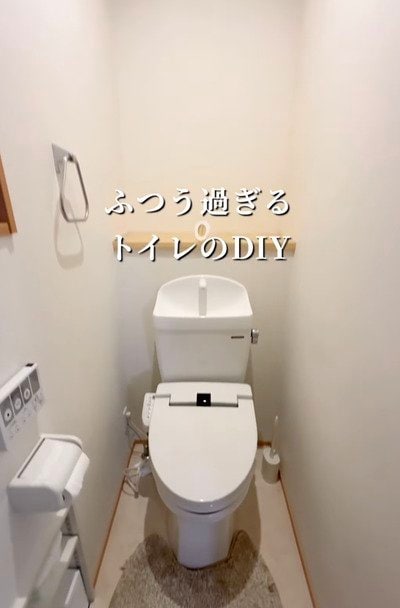 【DIY】「美しすぎる！」トイレの〈見えない汚れとニオイ〉が気になる…壁紙を剥がして貼り替えて〈清潔感あふれる壁〉に大変身！