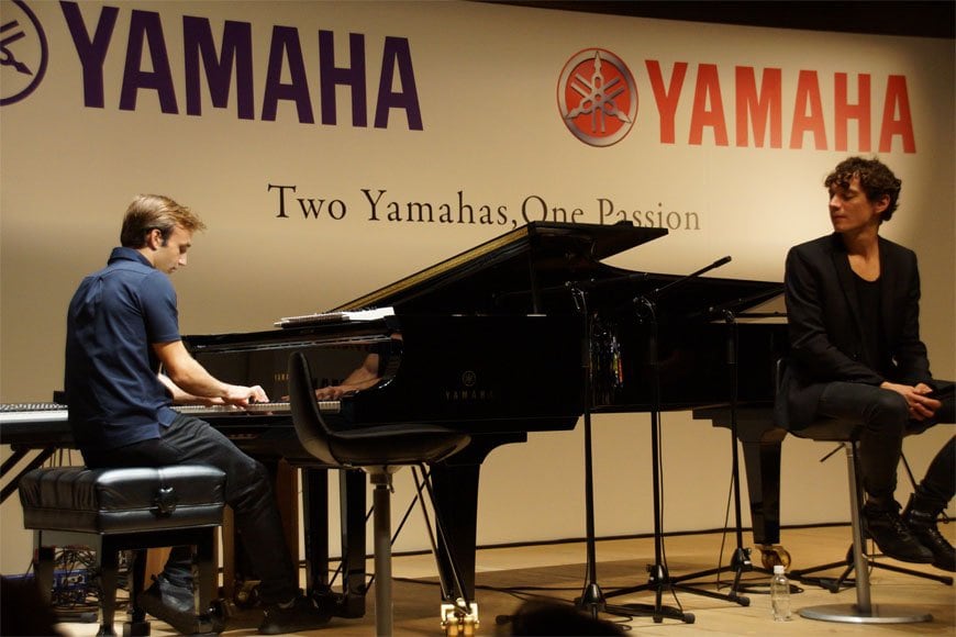 ザルコのピアノ演奏の腕前に会場がどよめいた