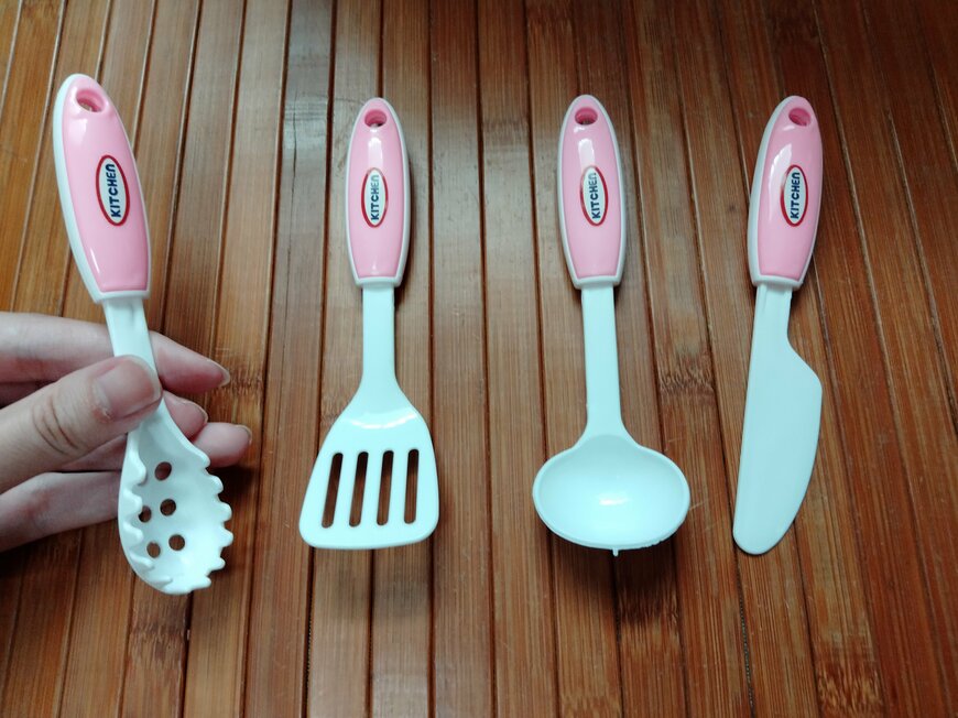 筆者撮影（ダイソー、ままごと（キッチン））