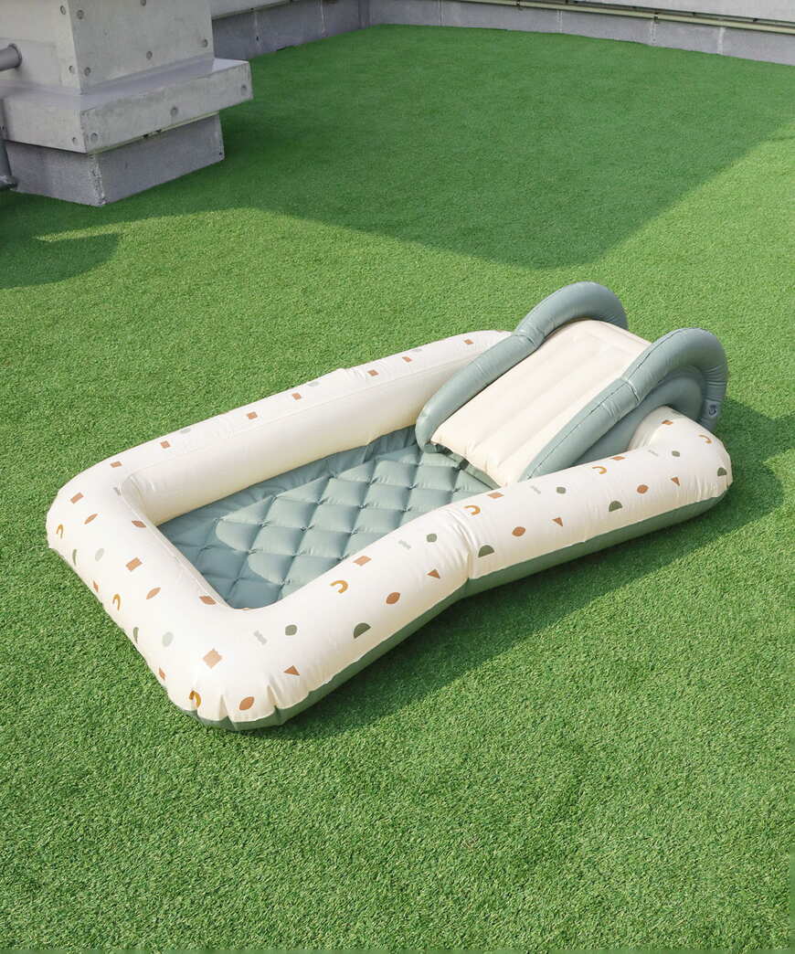 出所：パルグループ公式ファッション通販サイト 3COINS 【WEB限定】すべり台付きプール