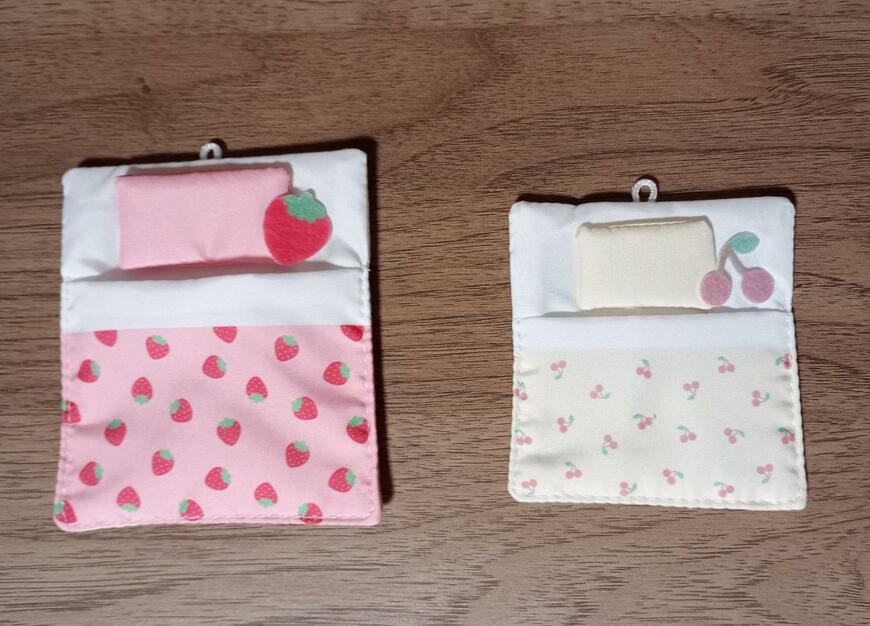 筆者撮影（セリア、ドールポーチ お出かけおふとん 大 フルーツ・ドールポーチ お出かけおふとん 小 フルーツ）