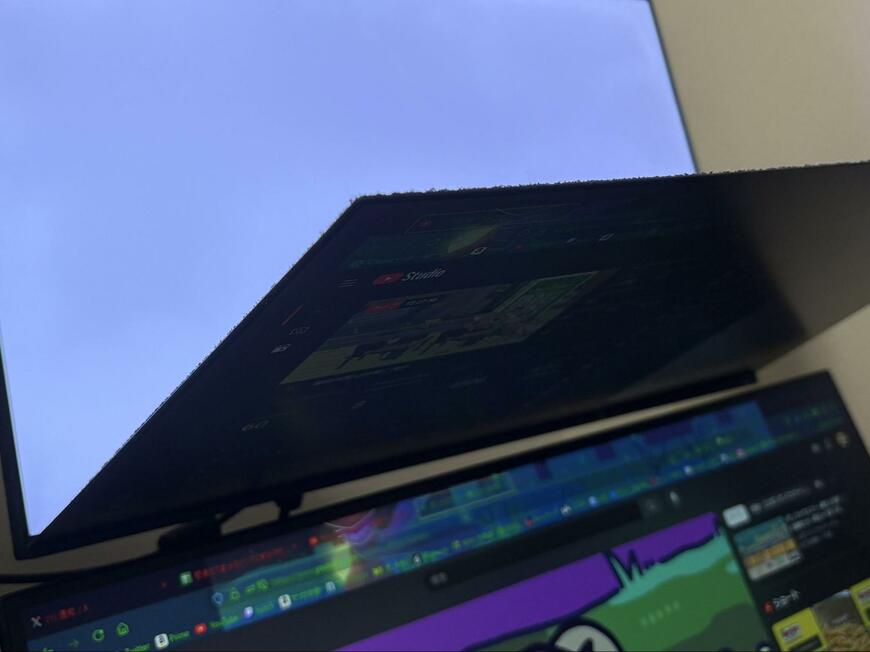 故障したモニターに驚いてしまう