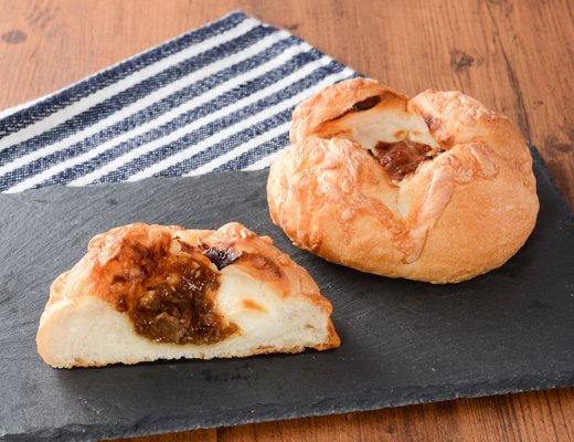 ローソンの新商品:こんがりチーズの牛カルビパン