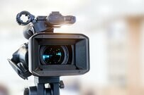 35歳「人気お笑い芸人」の衣装に目を疑う　思わず本人は「スタイリストさん、うそだろ…？」