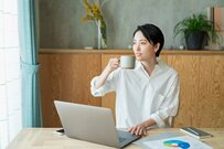 【40歳代の貯蓄額】平均はいくら？40～60歳まで「月3万円」の積立投資もシミュレーション