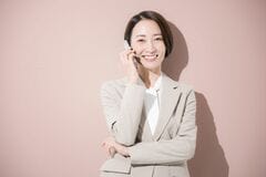 【国家公務員の給与】「月42万8451円」この額に賞与は入っていない。税と社会保険料を引く前なので、手取りはここから減る