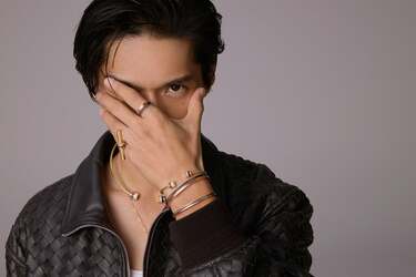 イレニサ PULL OVER SHIRT錦戸亮着用　同型別色 40歳・赤西仁＆錦戸亮の大人の色気！「Numéro TOKYO」表紙に登場